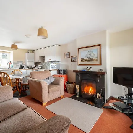 Sunny Brow At Thompson Ground